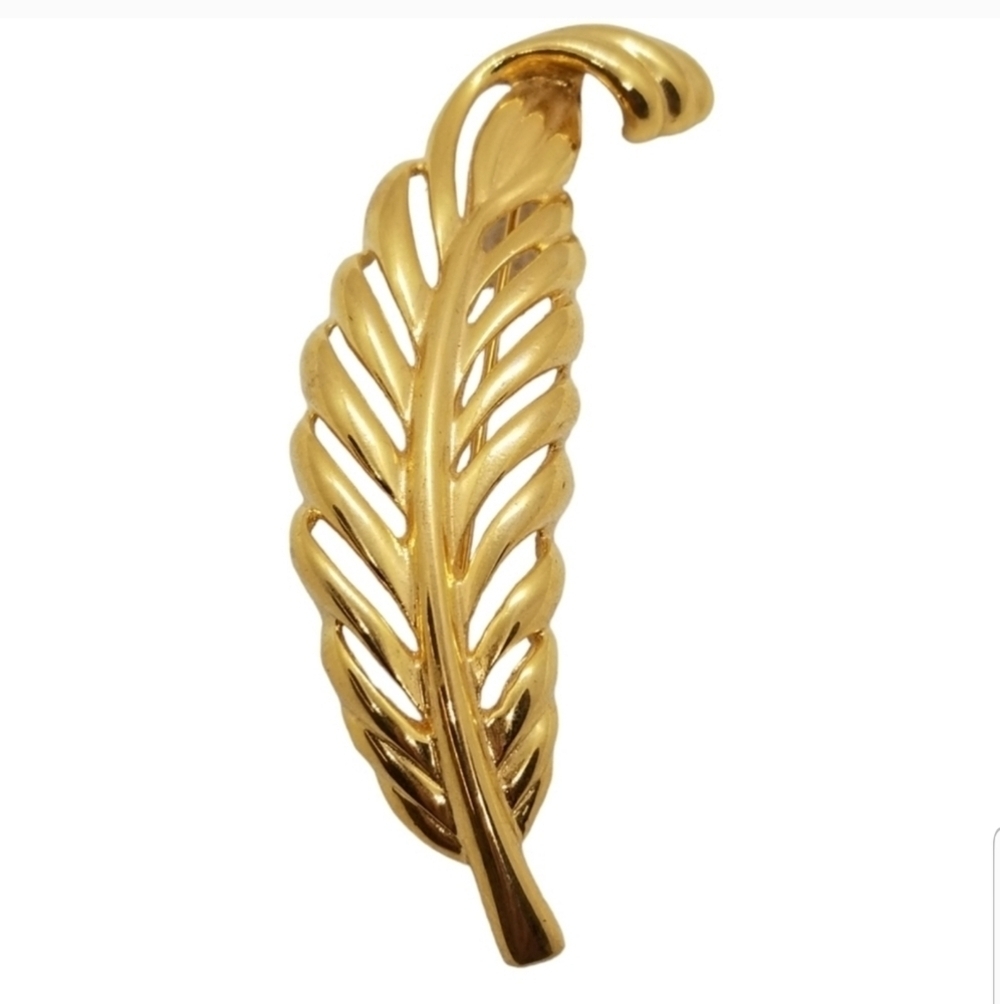 NAPIER VINTAGE GOLDTONE OPEN WORK DESIGN FEATHER BROOCH